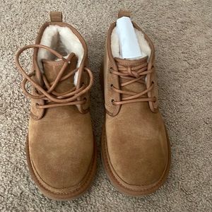 Never worn size 8 Uggs neumel